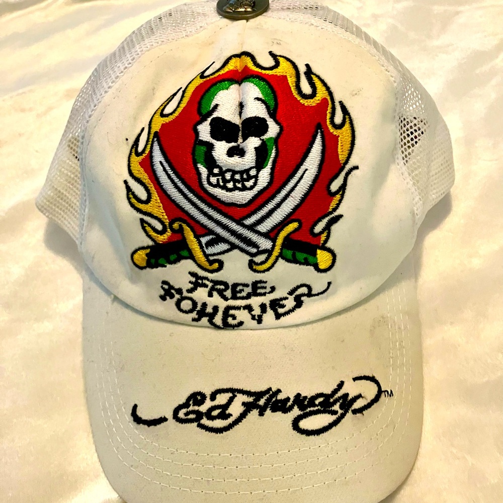 Ed Hardy trucker cap in perfect condition.